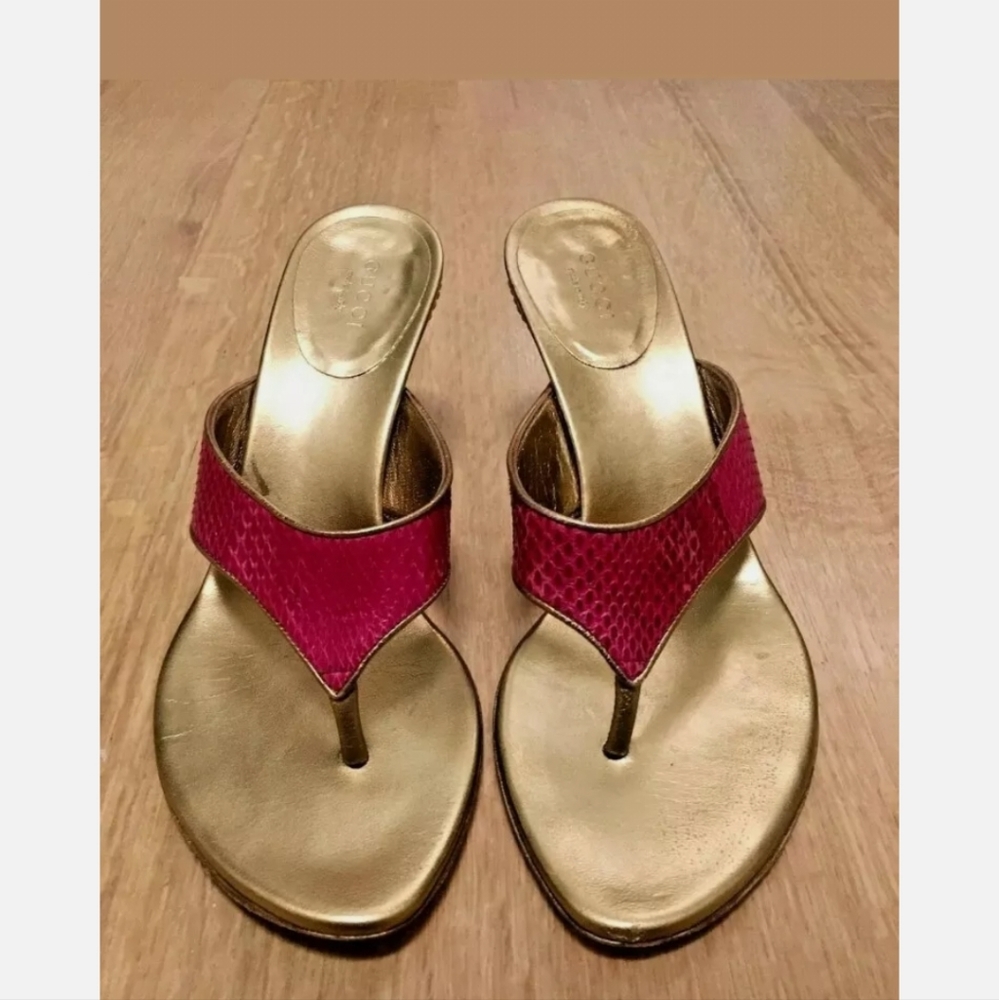 Auth Gucci Pink Lizard Snakeskin Kitten Heel Sandals w/ Gold Studded Accent 7.5